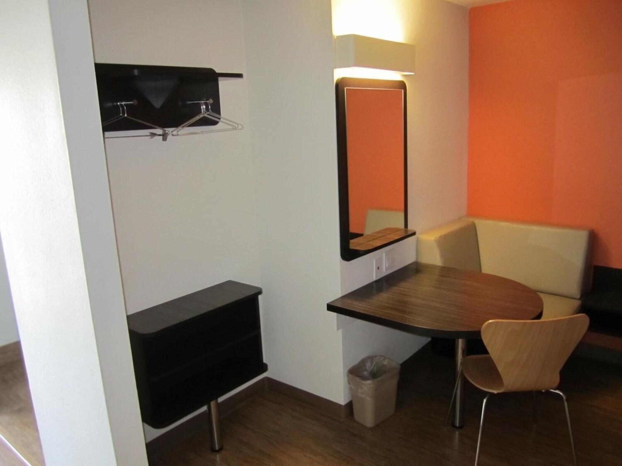 Restaurant Motel 6 Anaheim, CA