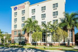 Alojamiento - Comfort Suites Miami Airport North