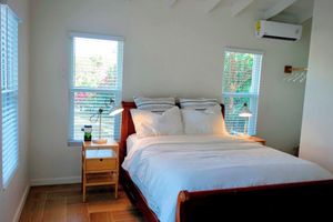 Alquiler Vacacional - NEW 2 bdrm Sunset Villa on 1+ acre tropical garden directly on Hoopers Beach