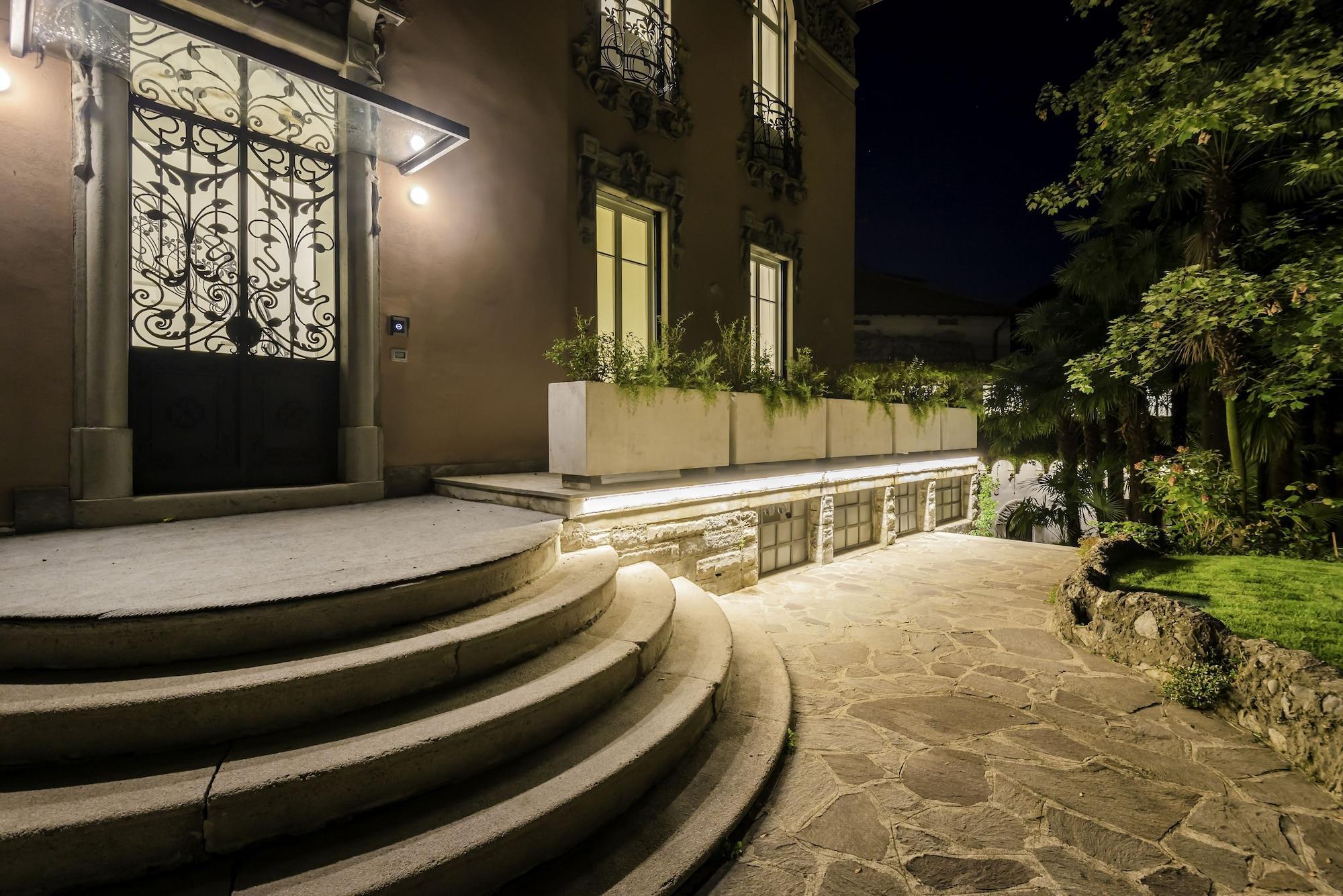 Vista Exterior Villa Liberty - Lake Como Rooms & SPA
