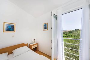 Alquiler Vacacional - Spacious Holiday Home in Bibinje With Garden