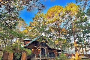 Alojamiento - Pine Scape Lodge | Jacuzzi | BBQ | Pool | Mango Hosting