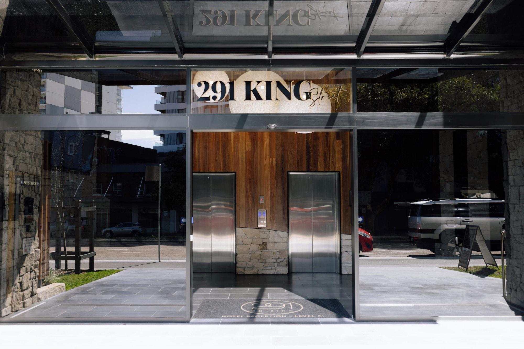 Vista Exterior 291 on King