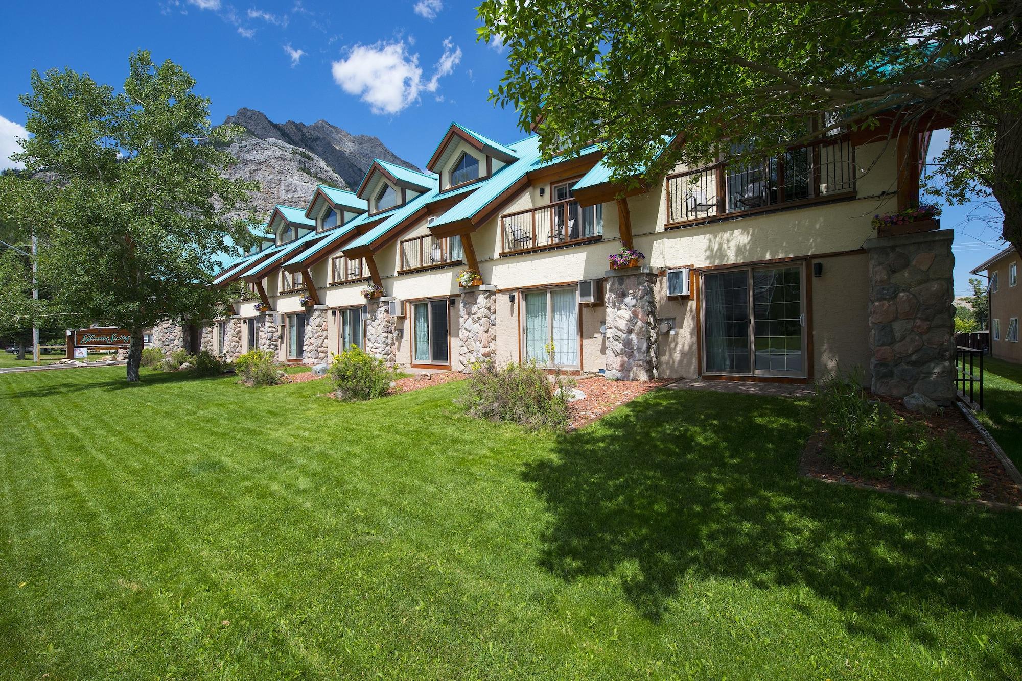 Varios Waterton Glacier Suites