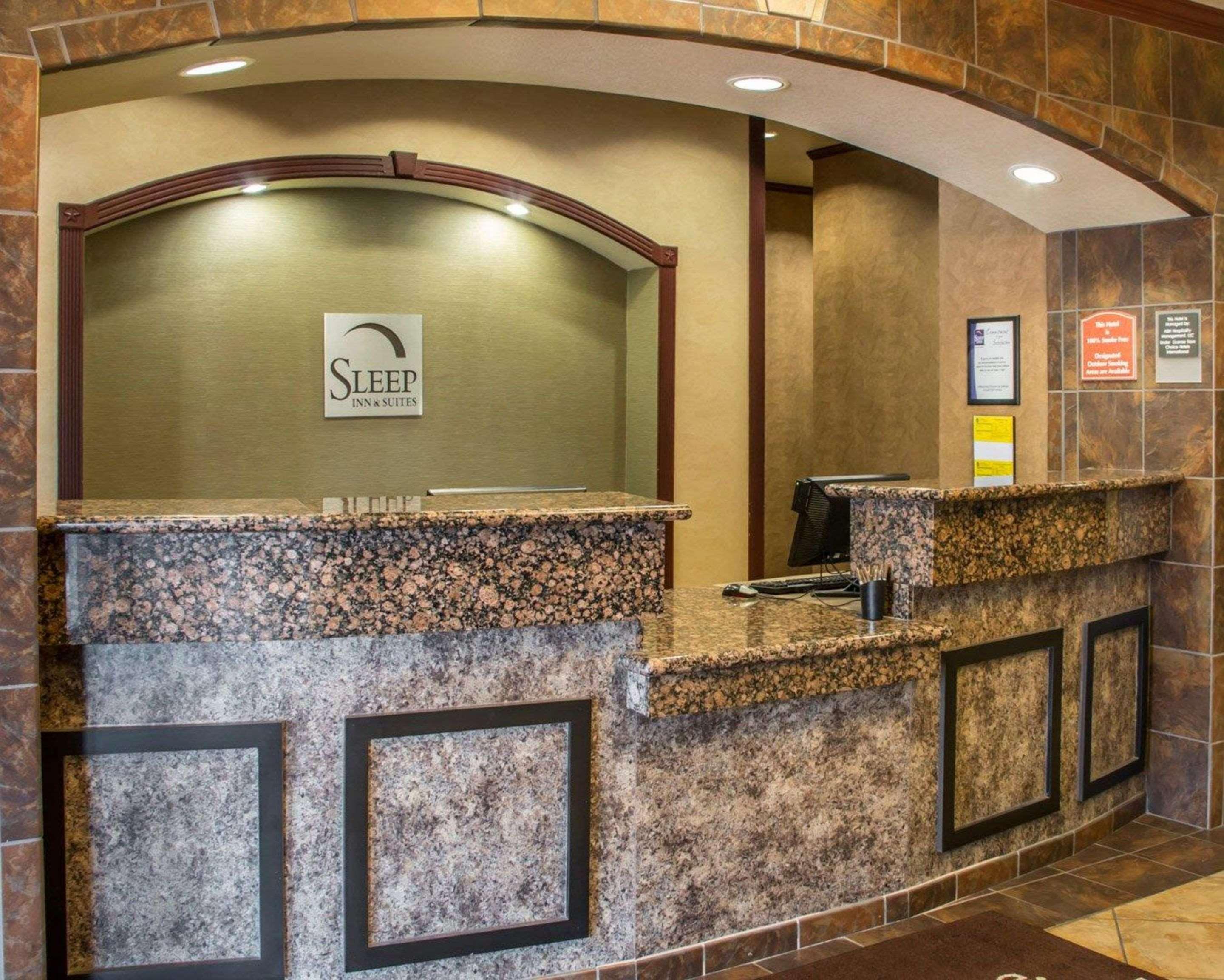 Vista Lobby Sleep Inn & Suites at Six Flags