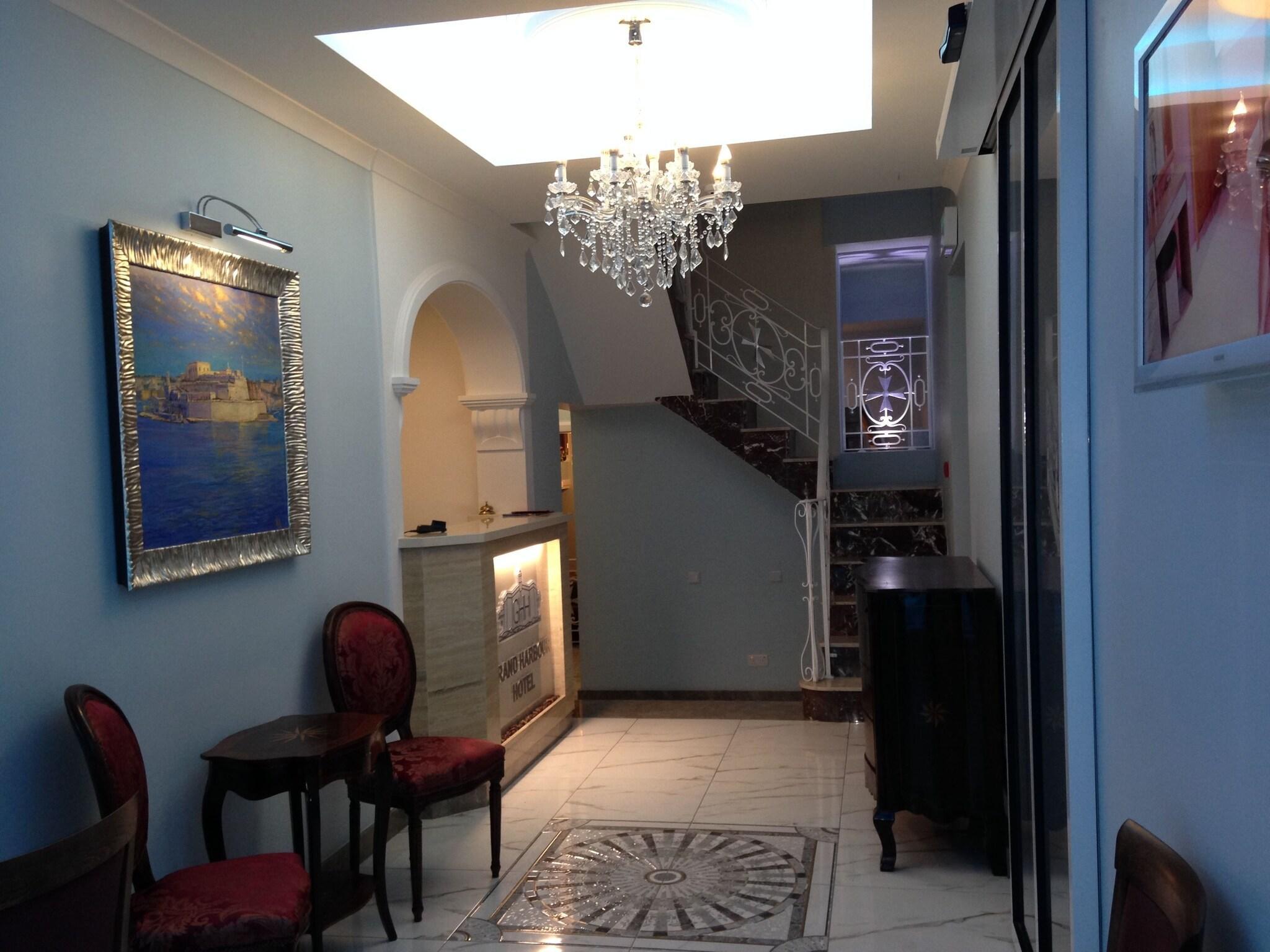 Vista Lobby Grand Harbour Hotel