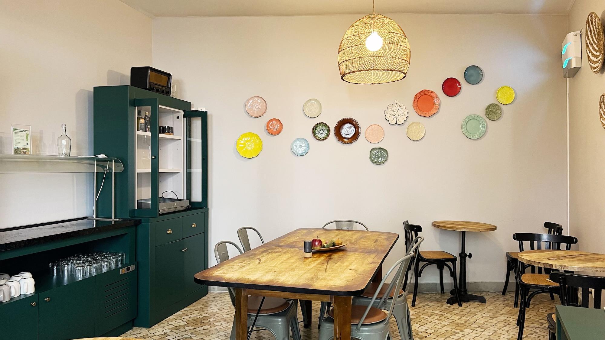 Restaurant Casa do Bairro by Shiadu