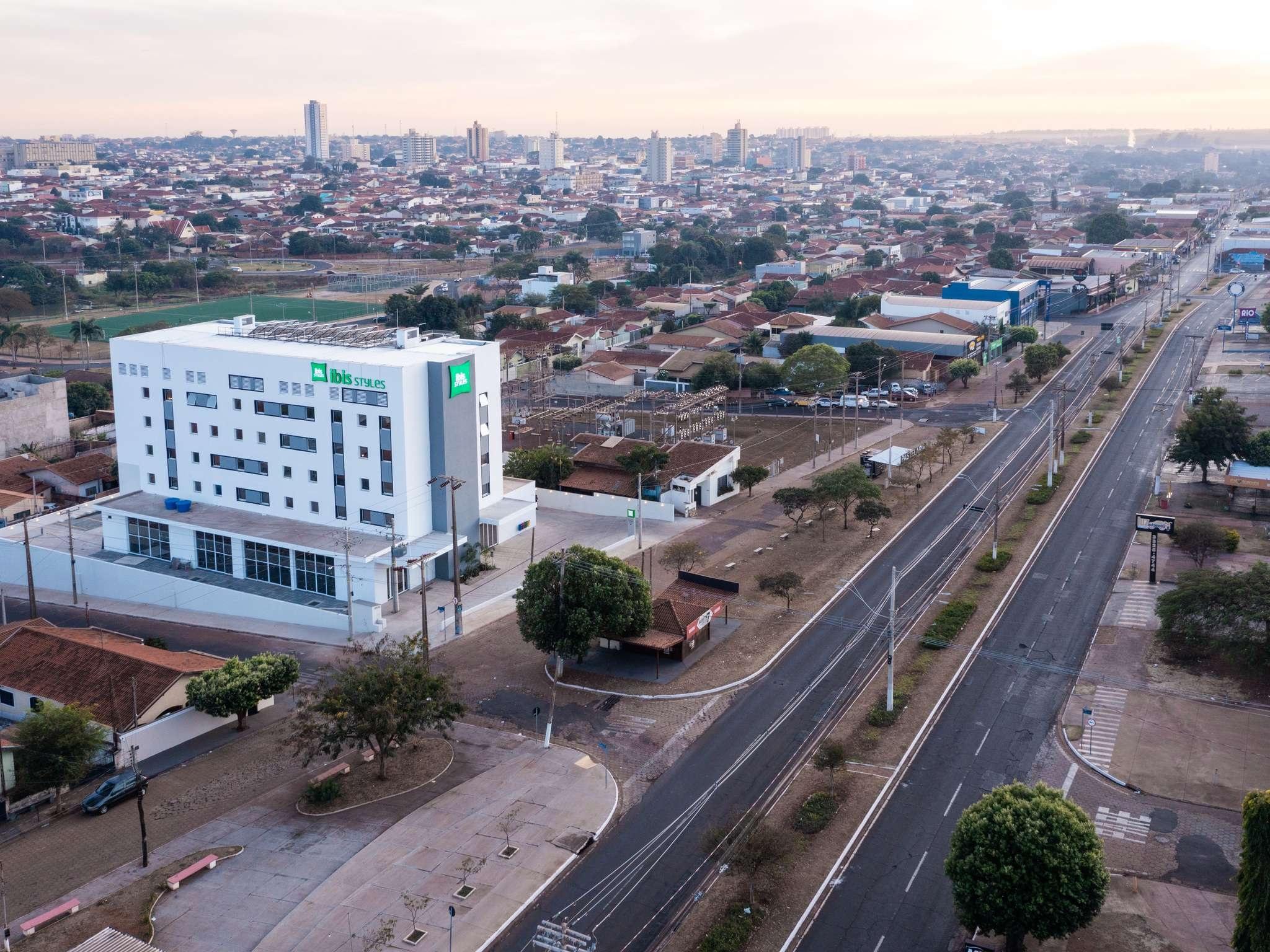 Vista Exterior Ibis Styles Barretos