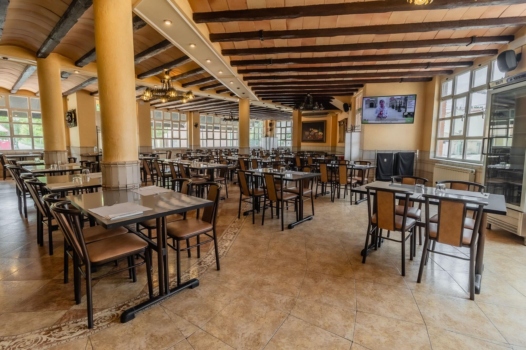 Restaurant Hostal Restaurante La Buena Villa by Vivere Stays