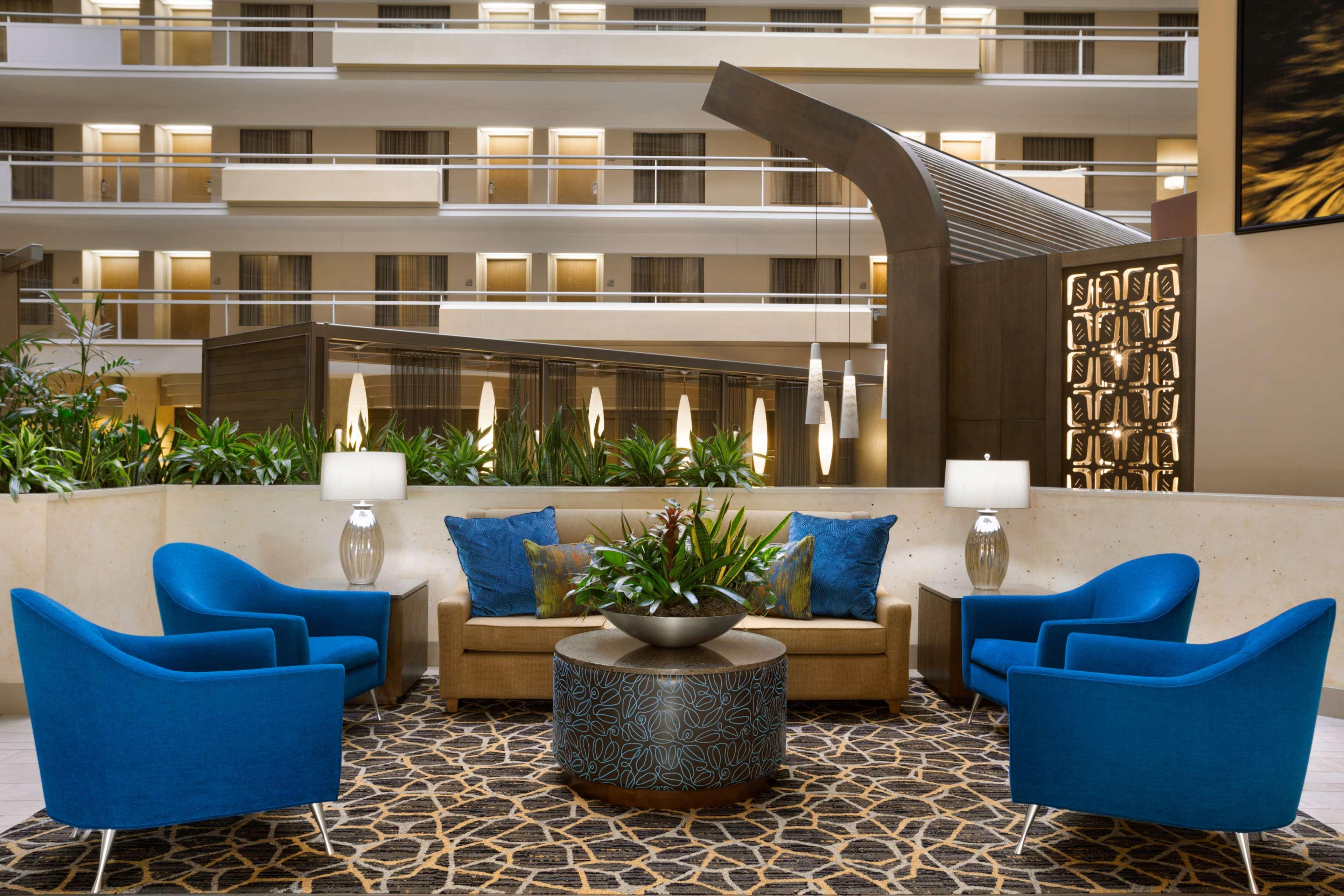 Vista Lobby Embassy Suites by Hilton San Antonio Airport