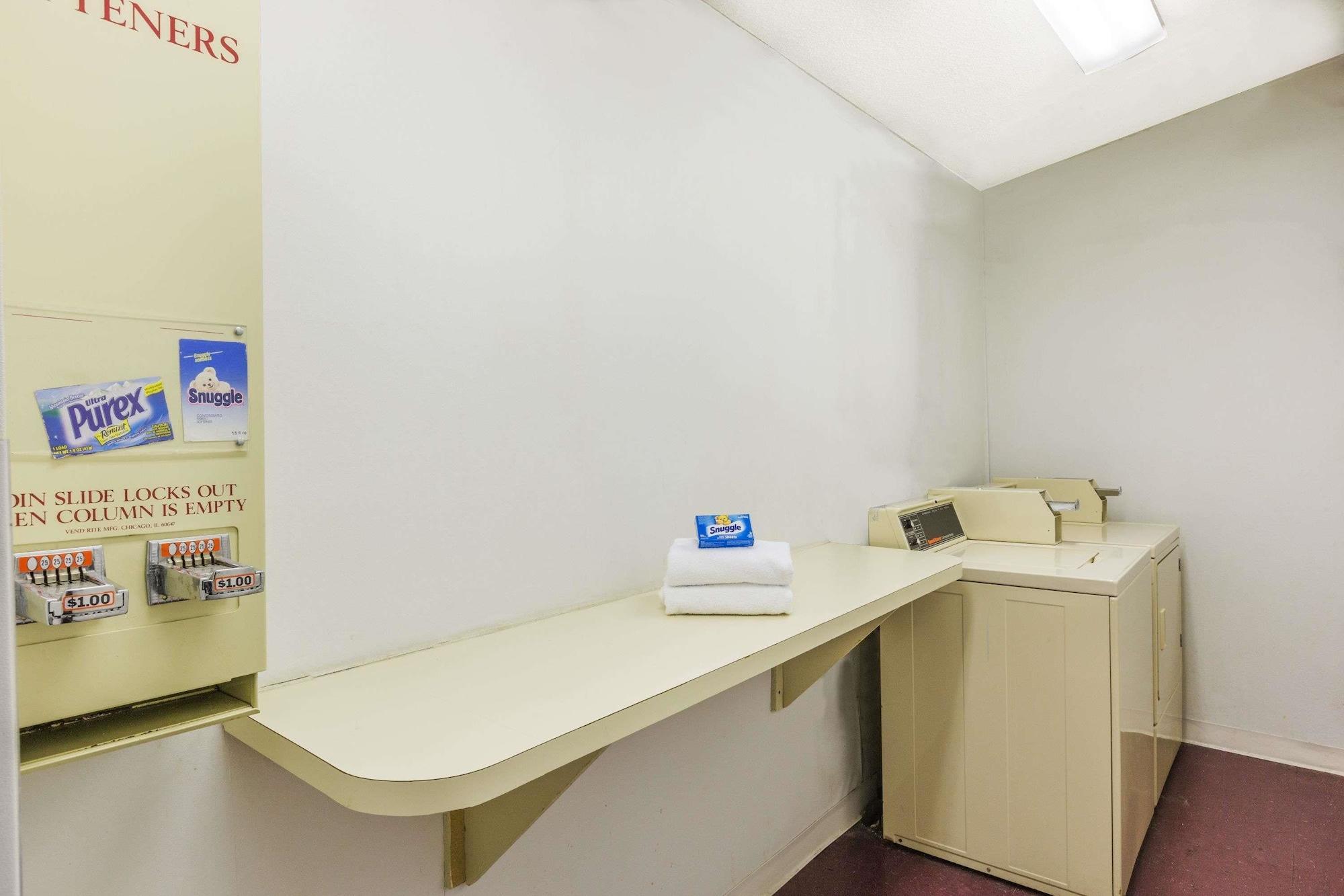 Comodidades del Alojamiento Super 8 by Wyndham East Stroudsburg/Poconos