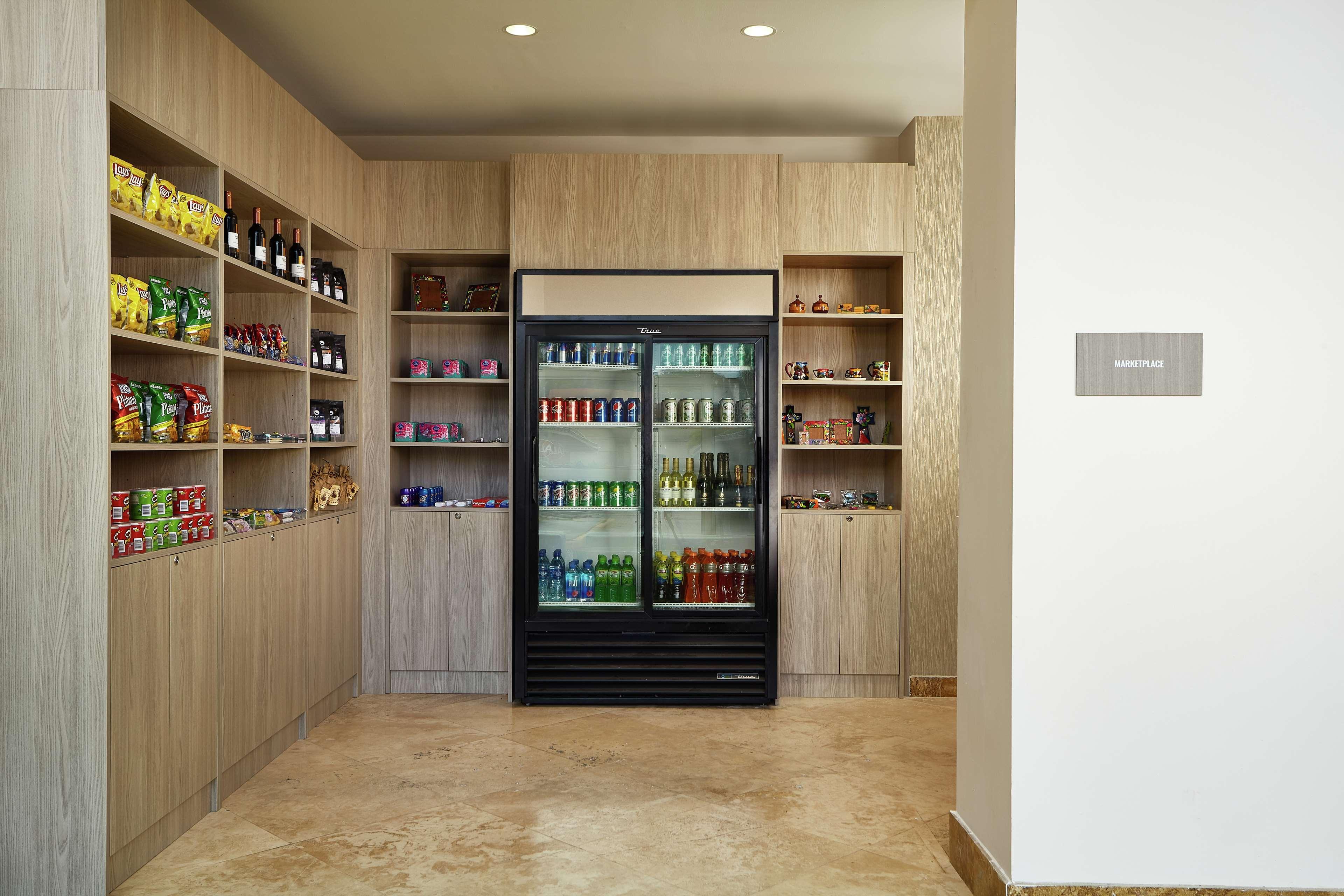 Restaurant DoubleTree by Hilton Managua