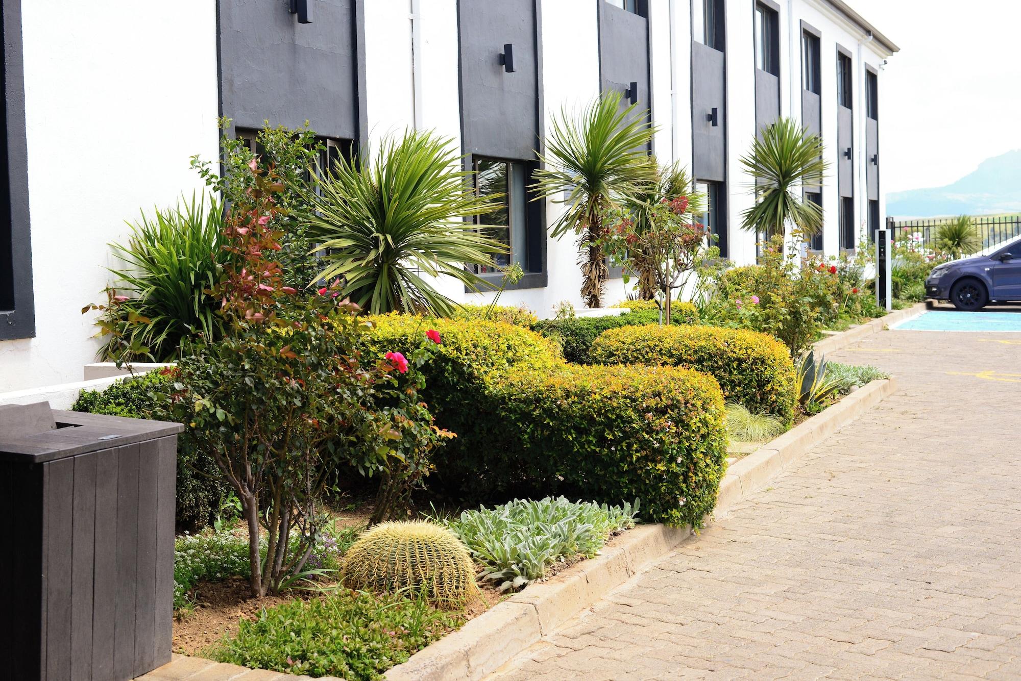 Vista Exterior Protea Hotel by Marriott Harrismith Montrose