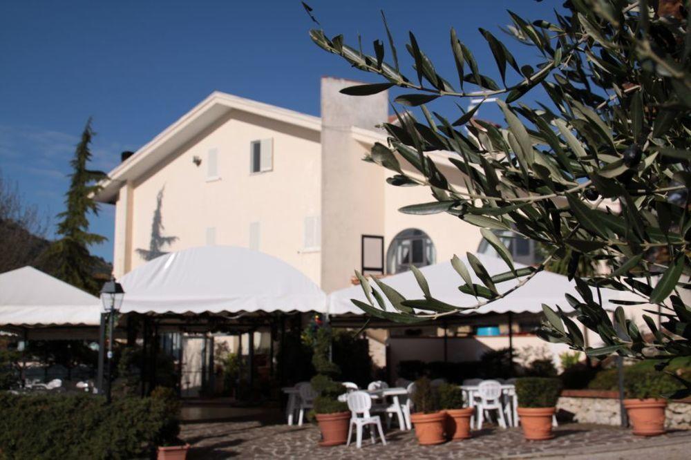 Vista Exterior Hotel Ristorante Nido d'Aquila