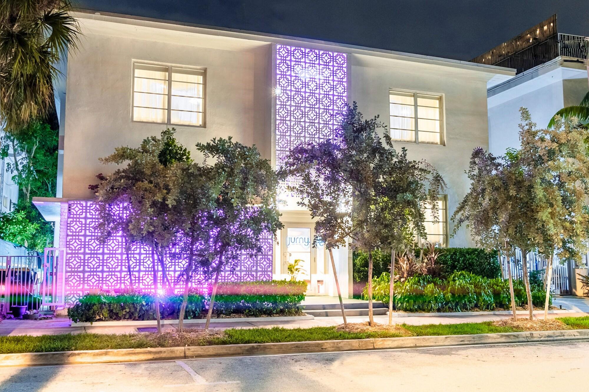 Varios Kasa Collins Park Miami Beach Convention Center