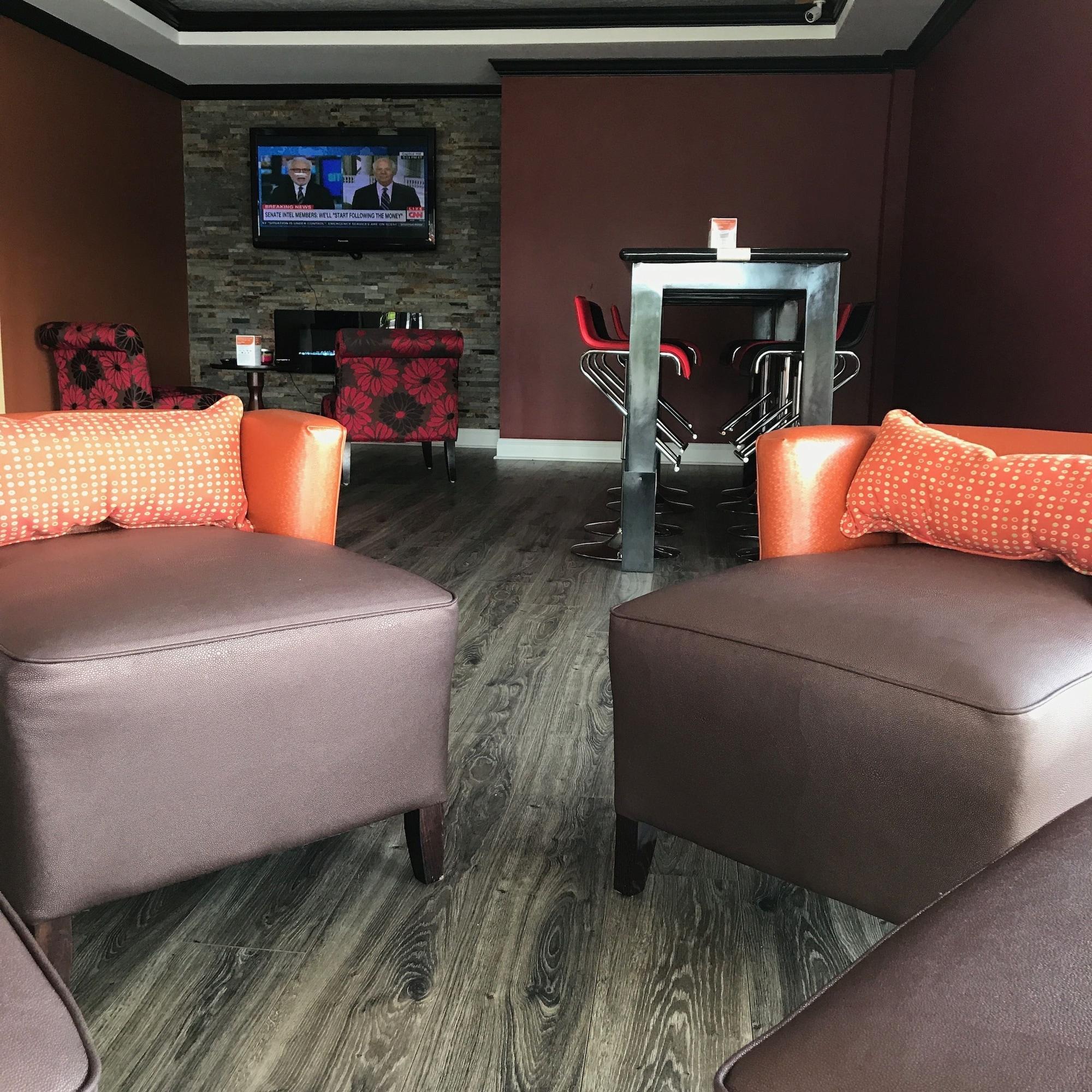 Vista Lobby Milan Inn & Suites