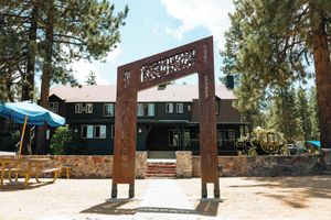 Alojamiento - Sessions Retreat & Hotel