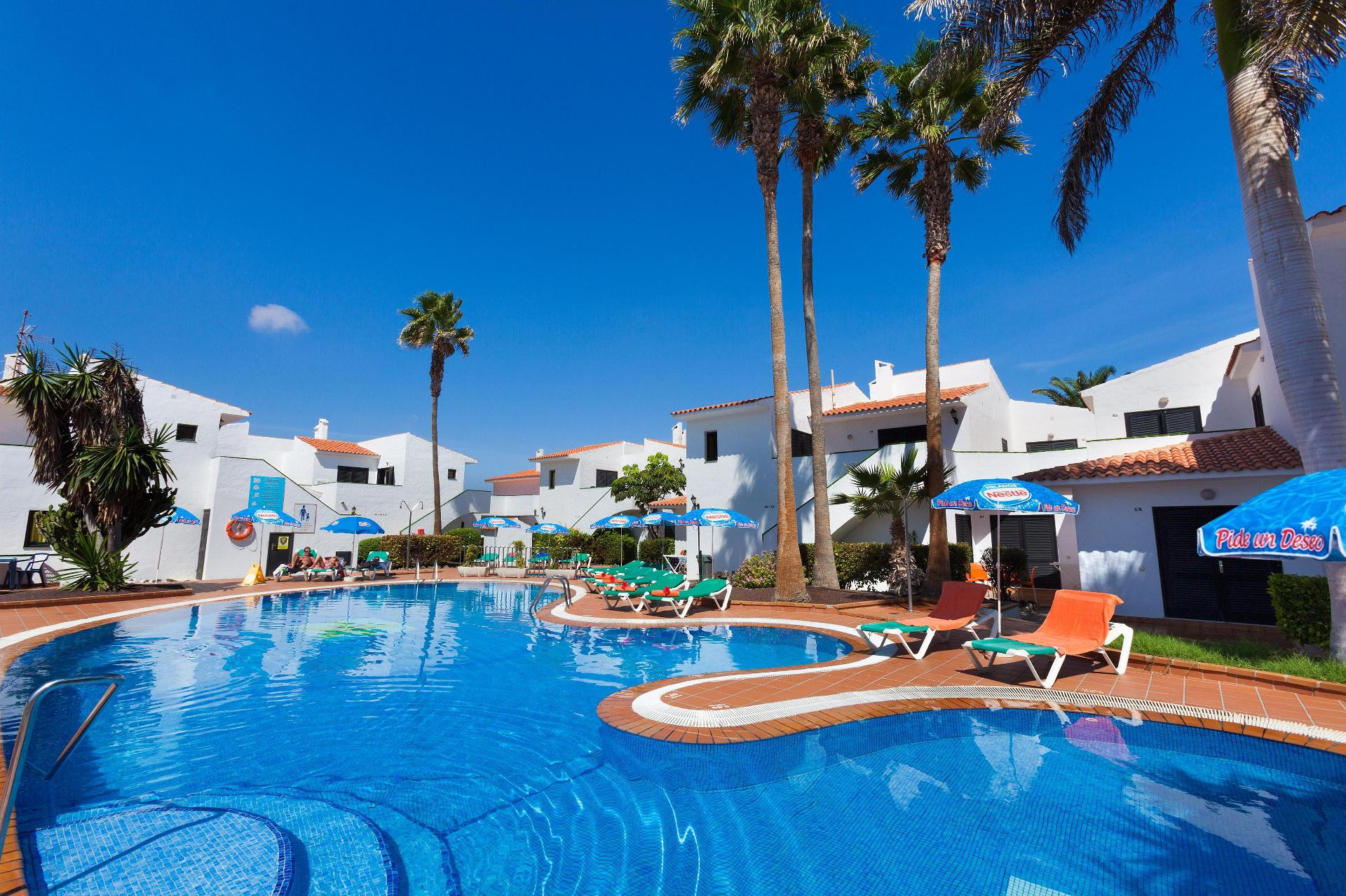 Vista Piscina Apartamentos Puerto Caleta