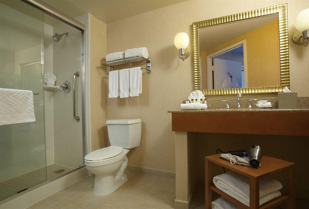Equipamiento de Habitación DoubleTree Suites by Hilton Santa Monica