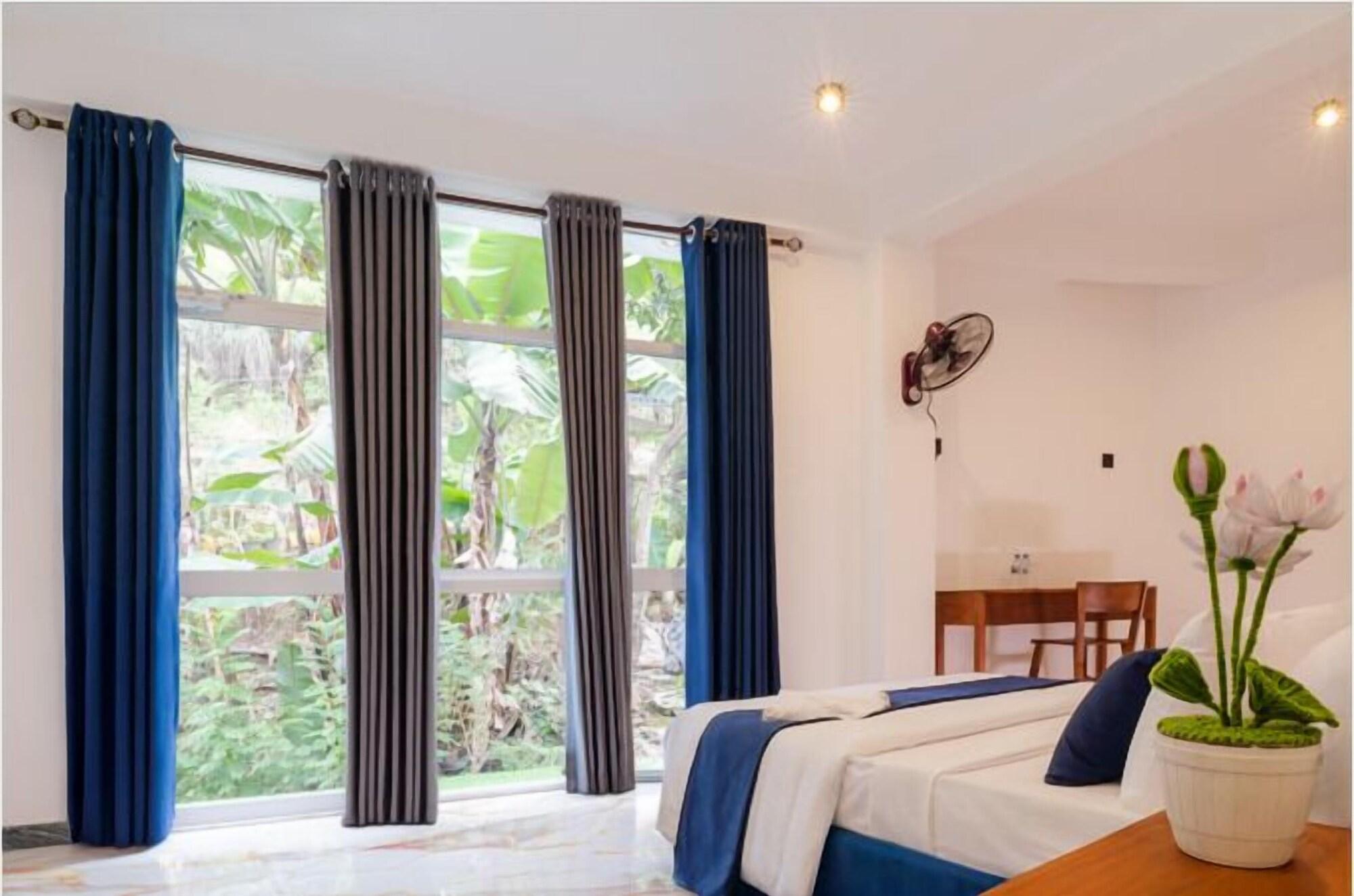 Varios Fogy Ella Hotel