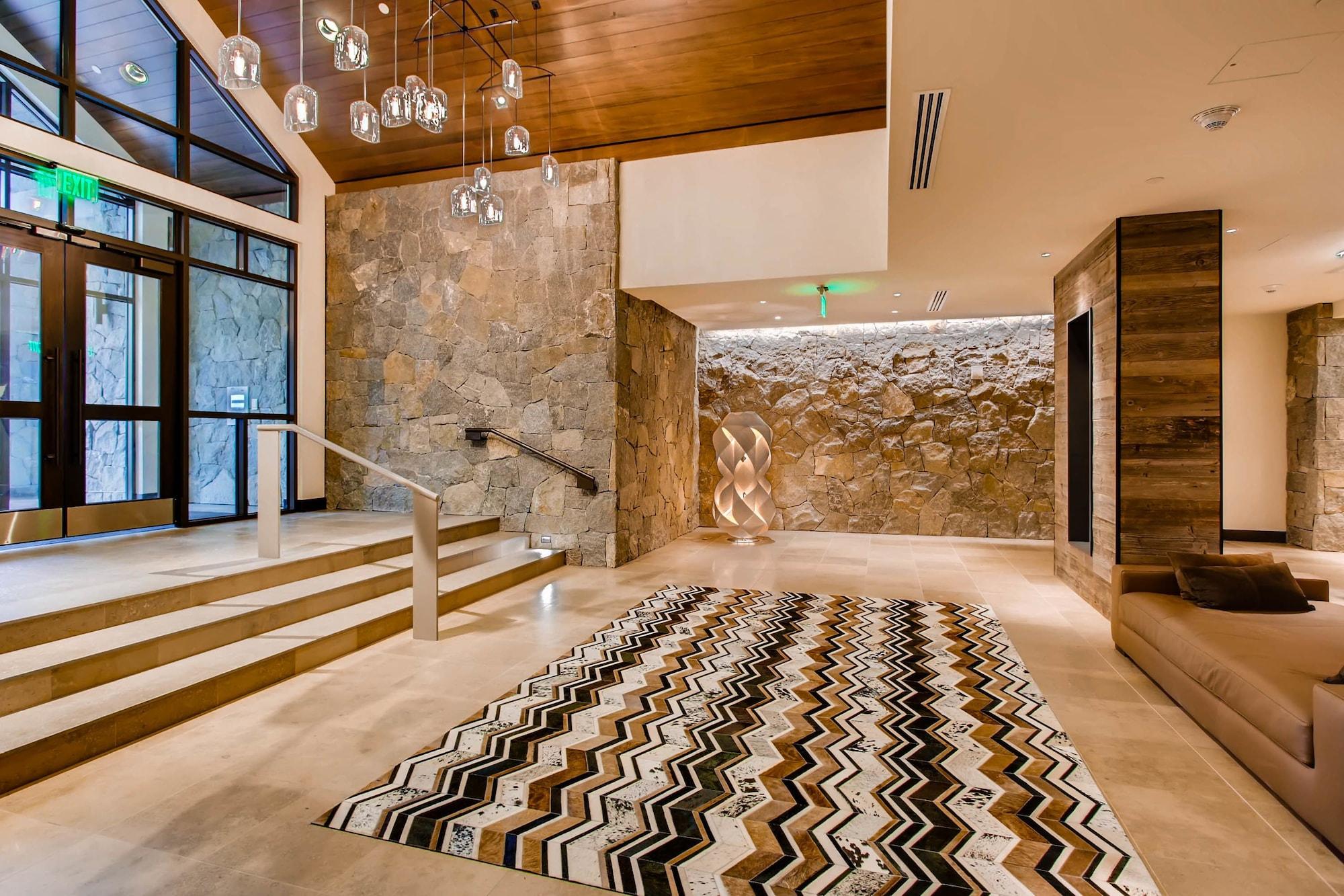 Vista Lobby The Lion