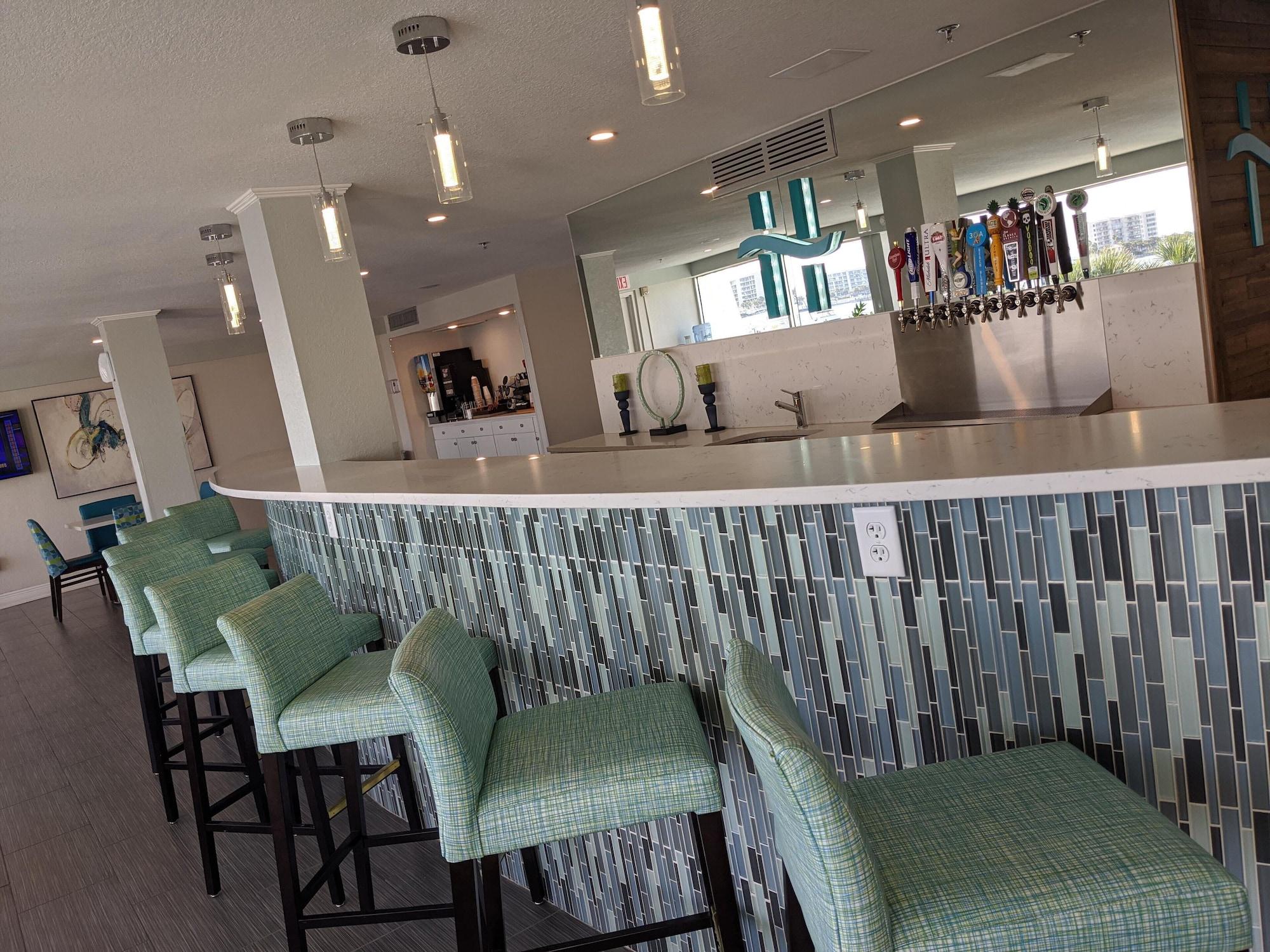 Bar/Salón Inn on Destin Harbor, Ascend Hotel Collection