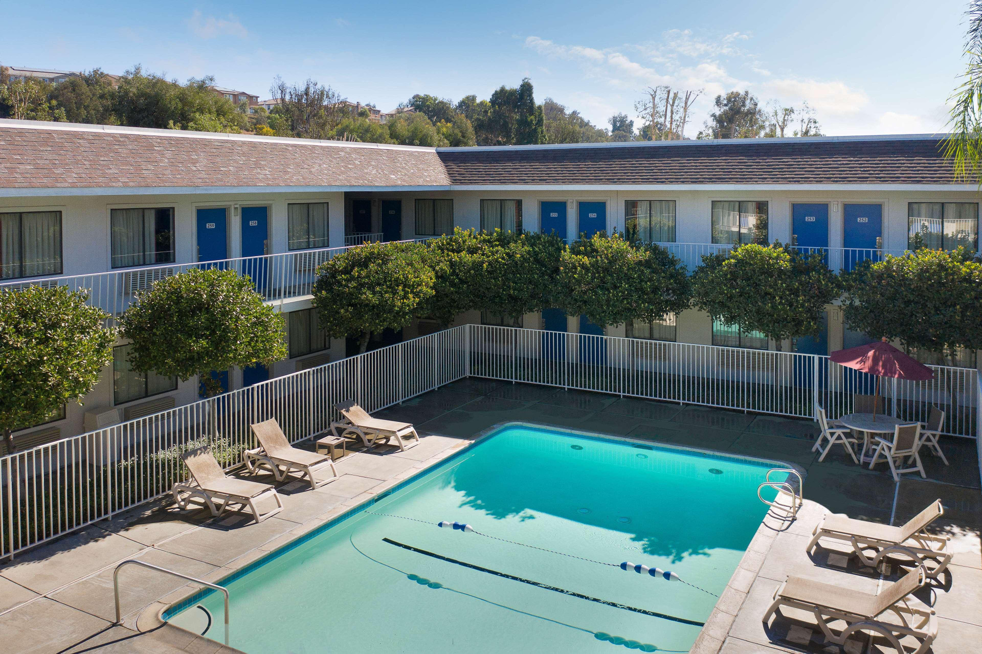 Vista Piscina Motel 6 Temecula, CA - Historic Old Town