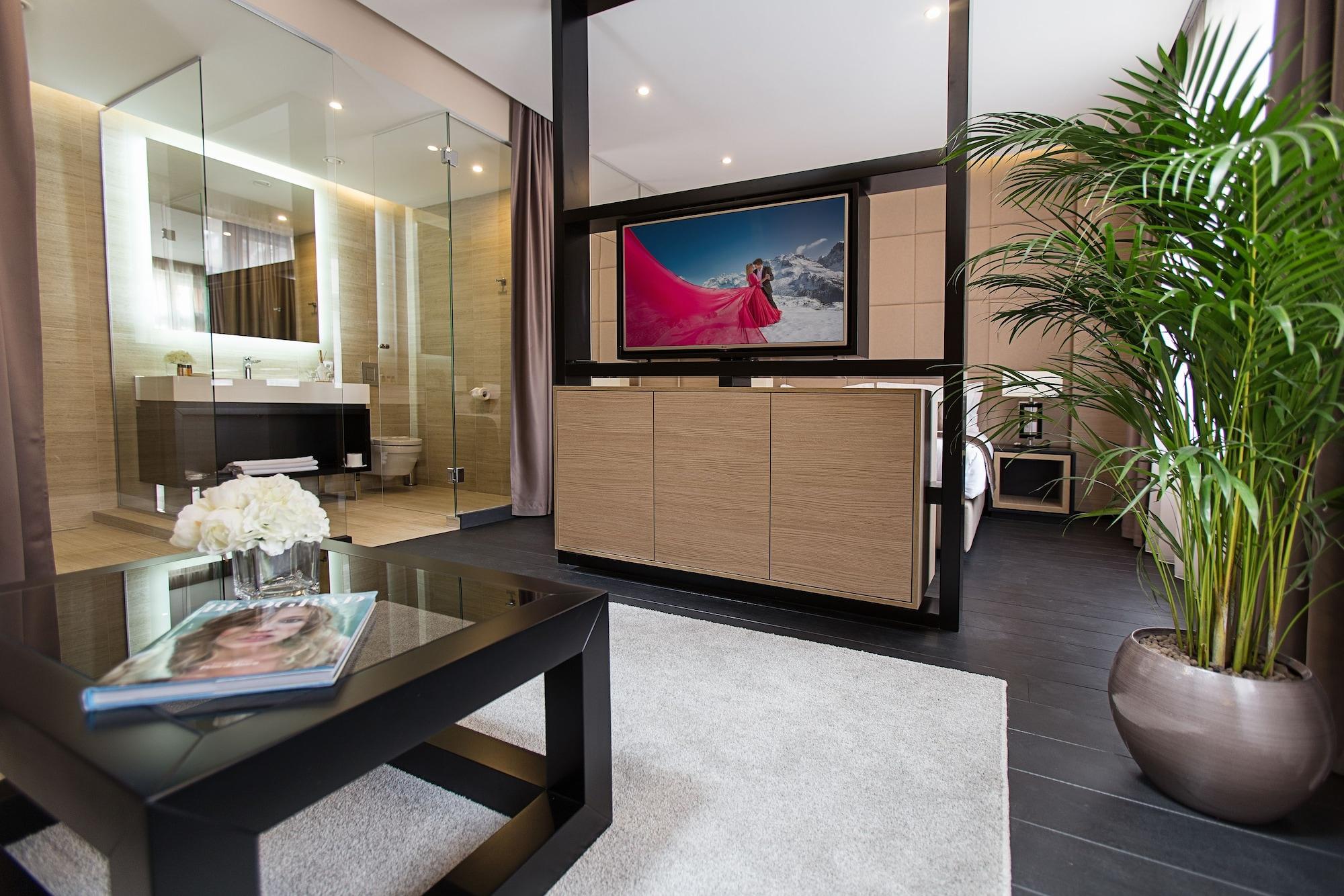 Varios Dominic & Smart Luxury Suites Republic Square
