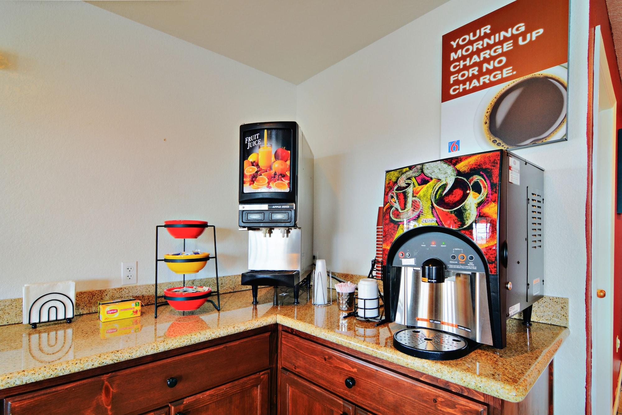 Vista Lobby Motel 6 Lordsburg, NM