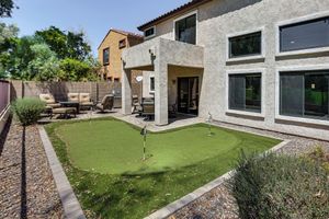 Alquiler Vacacional - 7 Mi to Dtwn: Golf Getaway w/ Fire Pit in Phoenix
