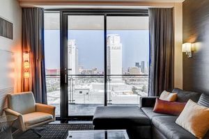 Alquiler Vacacional - Beautiful Strip-view Balcony Access Studio 31318