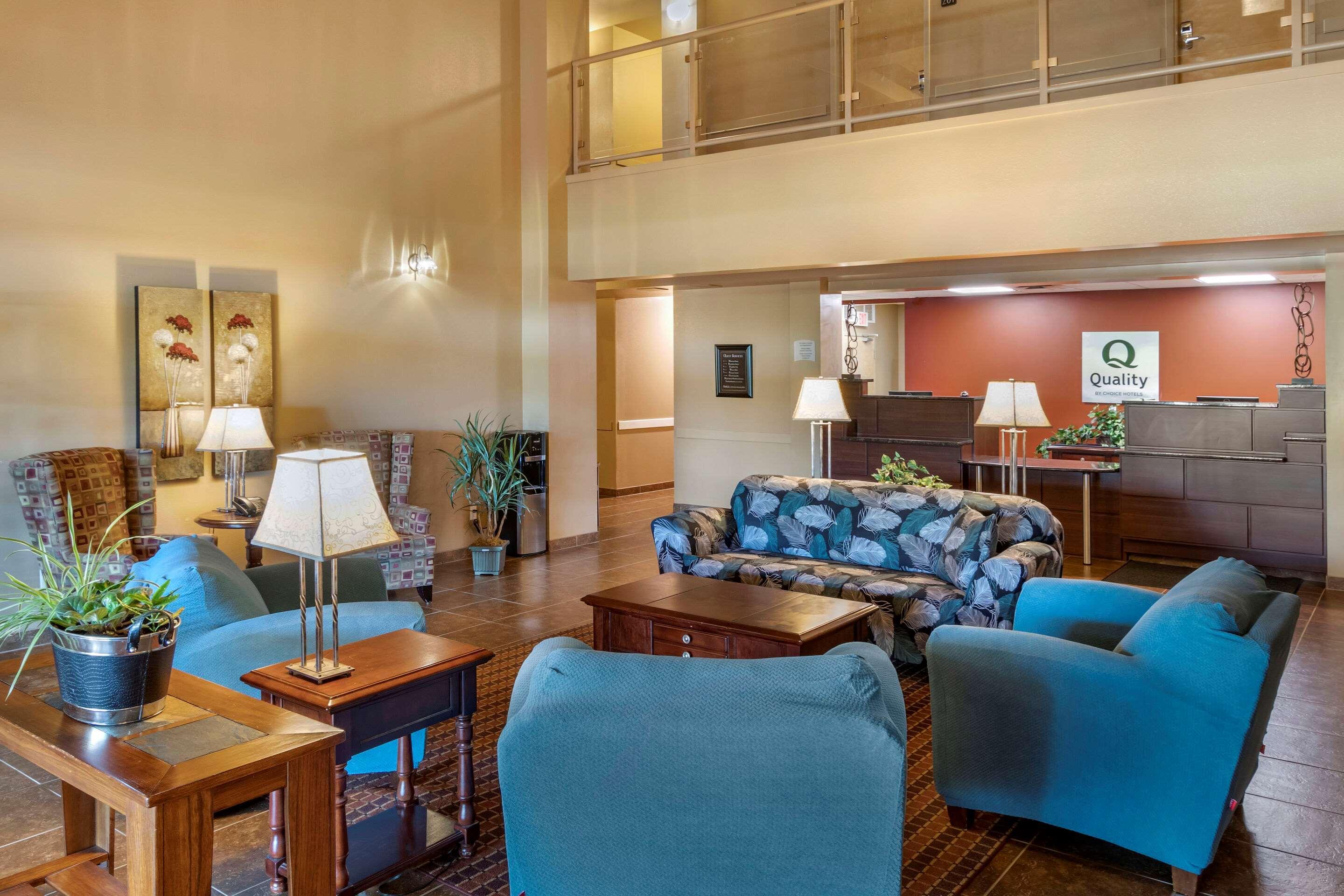 Vista Lobby Quality Inn & Suites