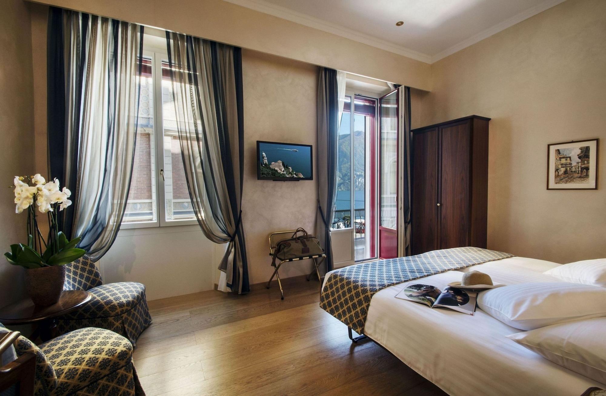 Habitación International au Lac Historic Lakeside Hotel
