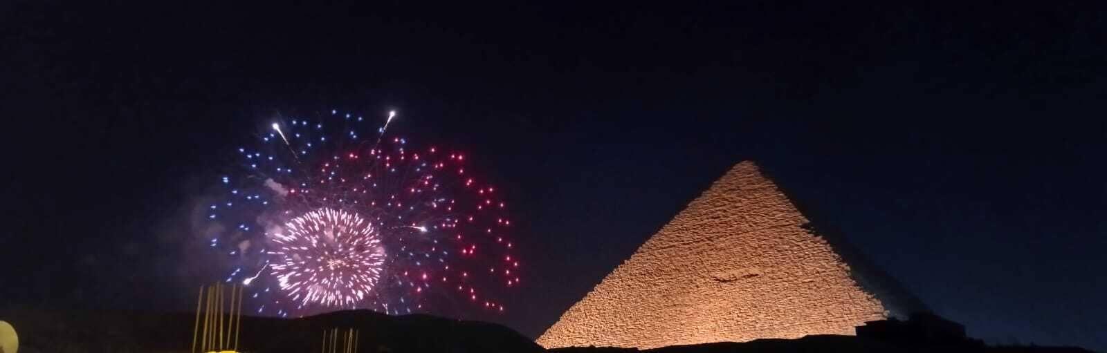 Varios Crystal pyramid inn