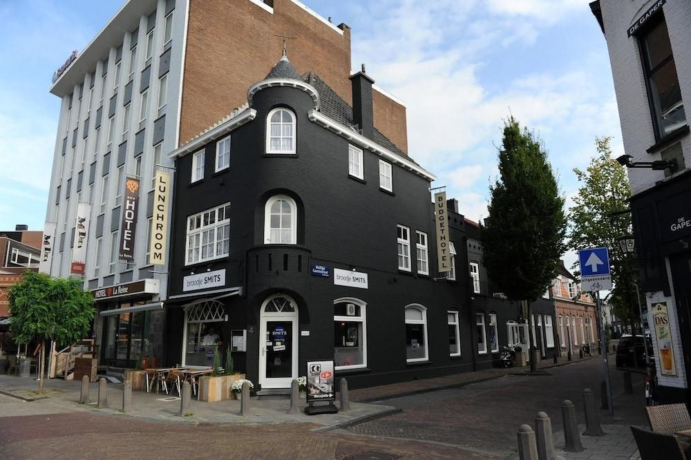 Vista Exterior Hotel-O-Theek de Zwaan / Budgethotel