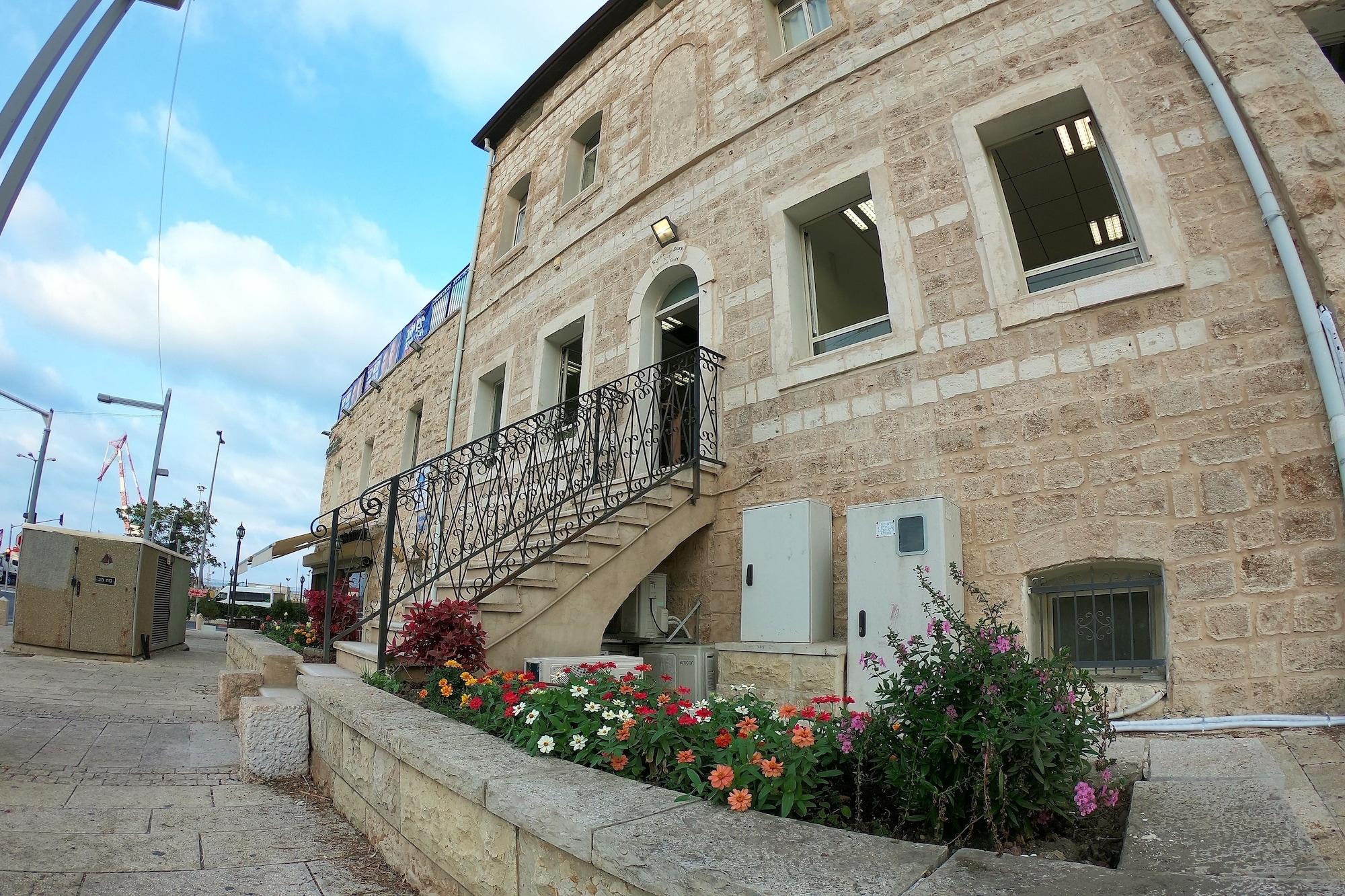 Varios Haifa Hostel