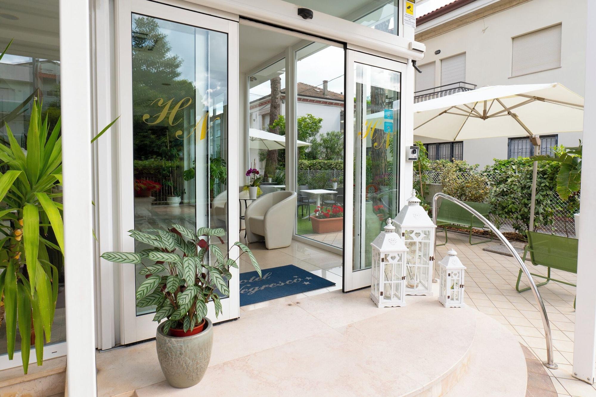 Varios Hotel Negresco