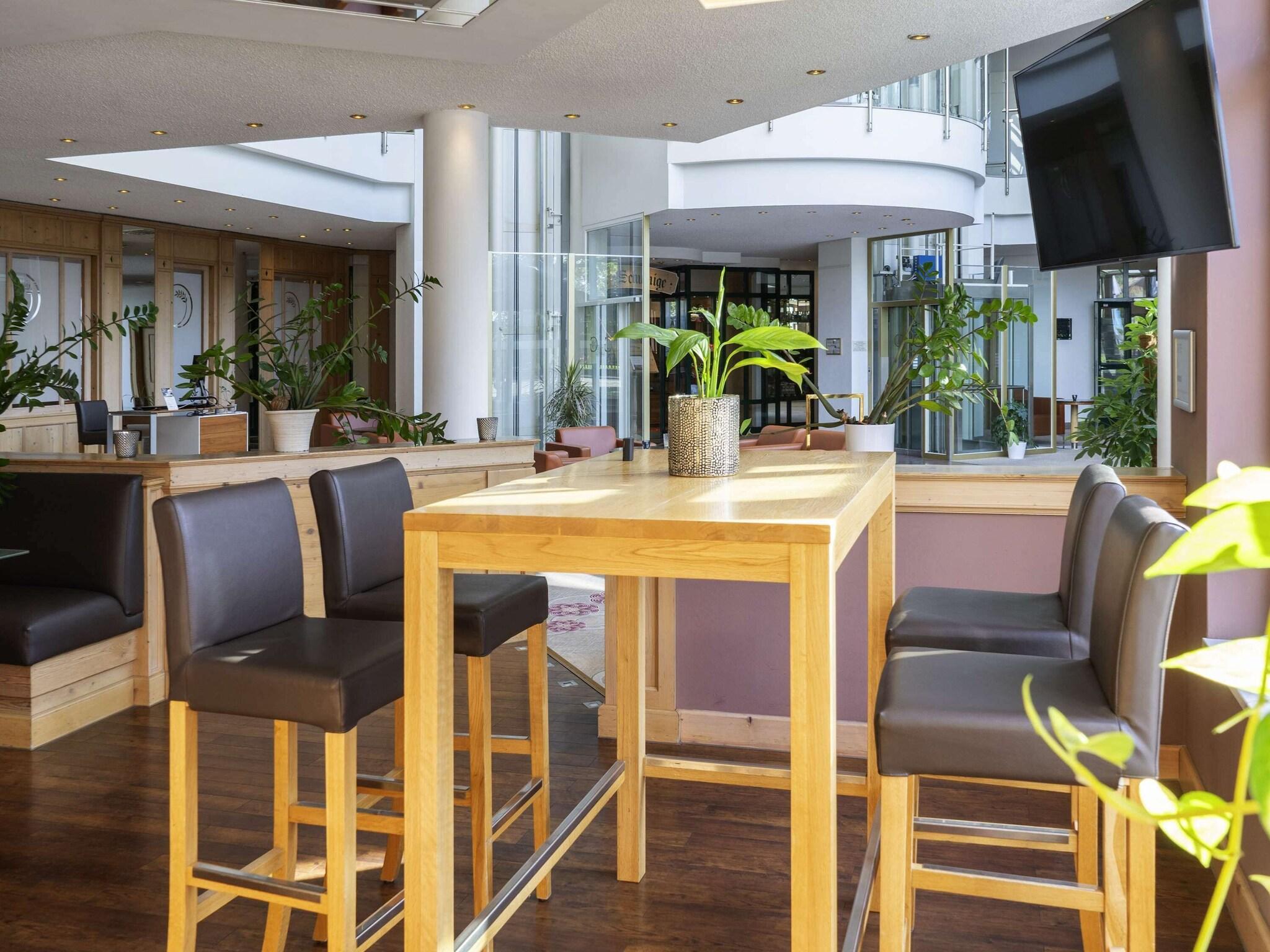 Bar/Salón Atomis Hotel Munich Airport by Mercure