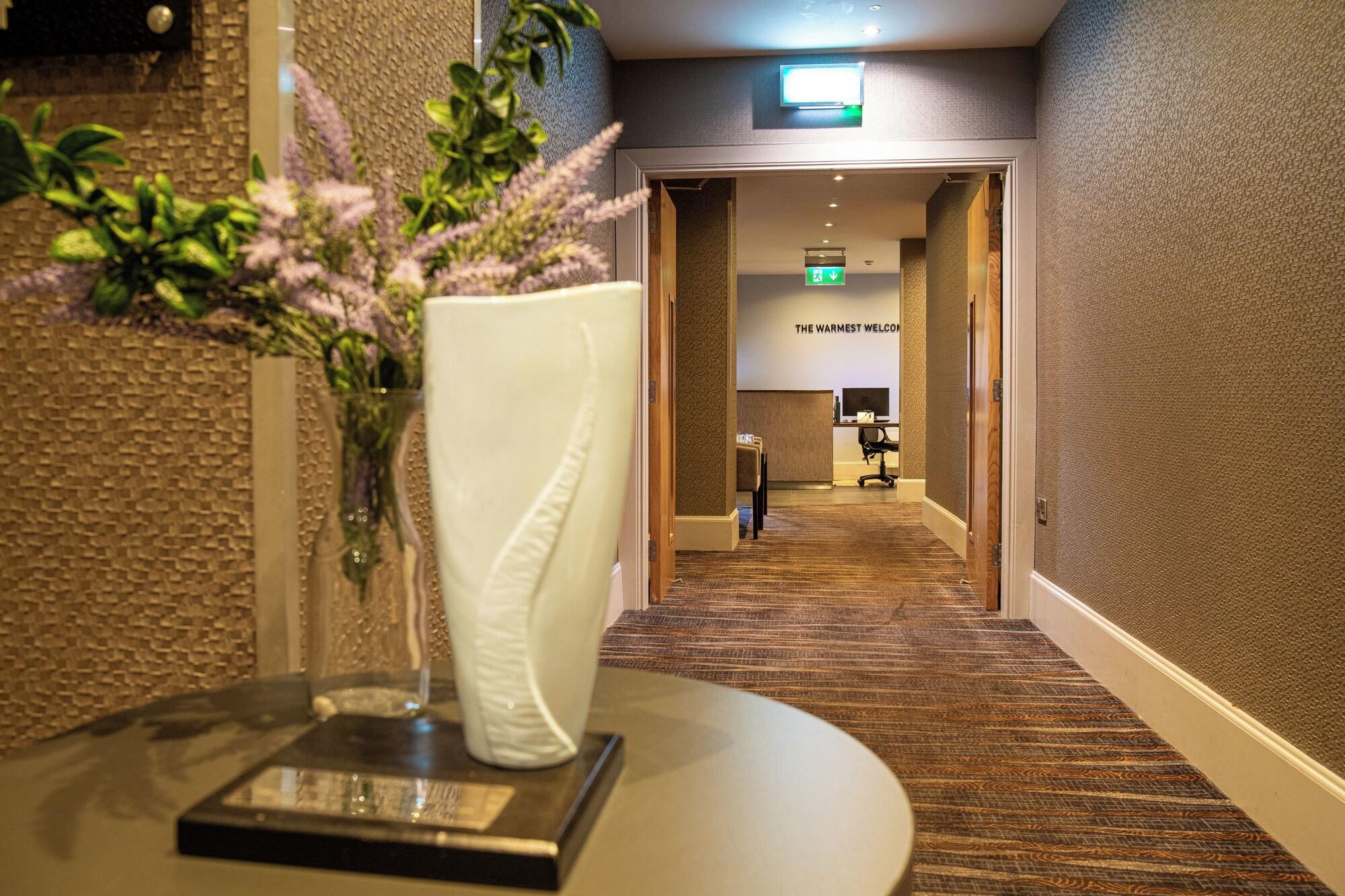 Vista Lobby The Enniskillen Hotel and Motel