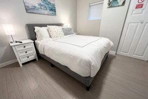 Alquiler Vacacional - 6 beds 2.5 baths near Downtown w/ 4 car parking