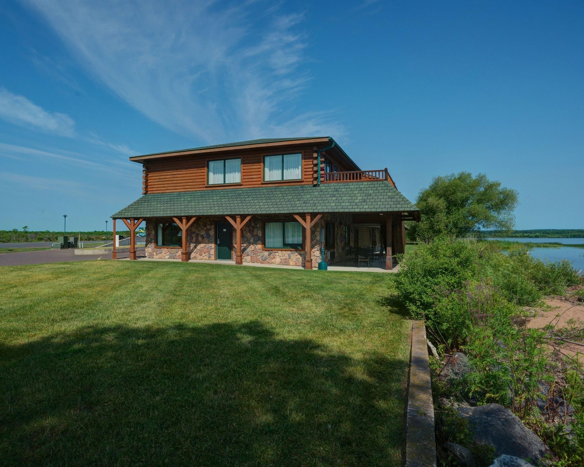 Vista Exterior Quality Inn Ashland - Lake Superior
