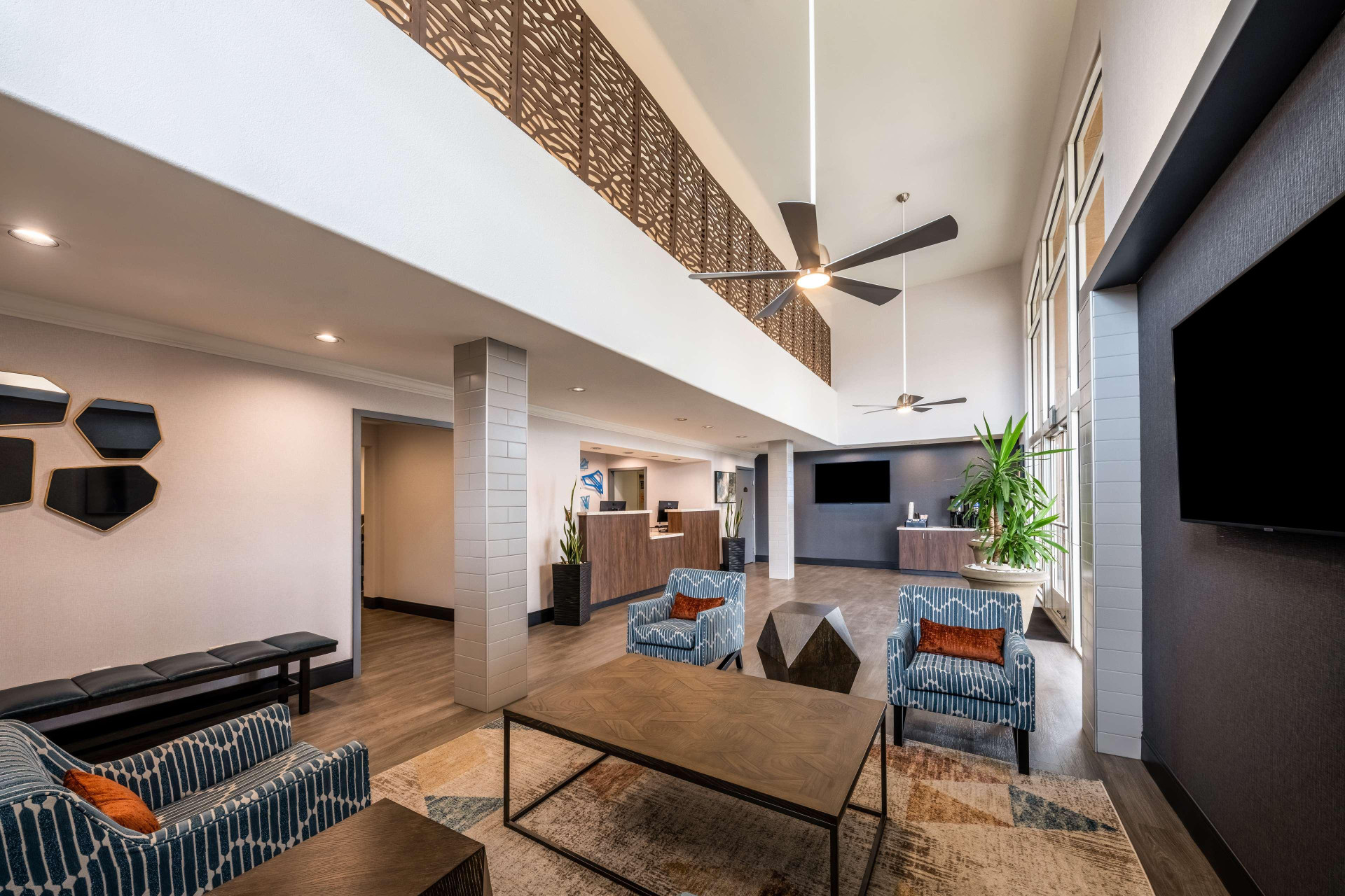 Vista Lobby Best Western Inn & Suites Lemoore