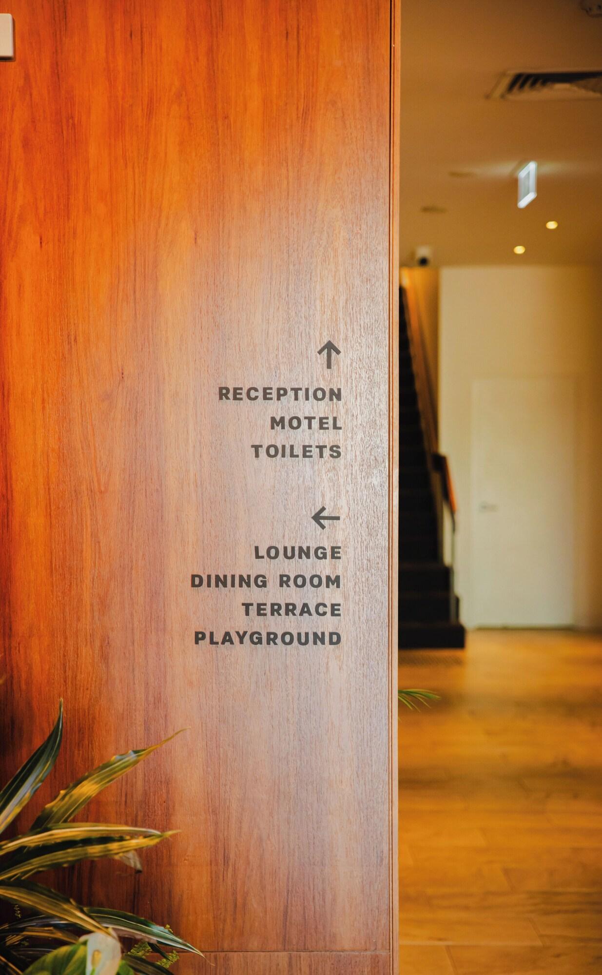 Vista Lobby Shoreline Hotel