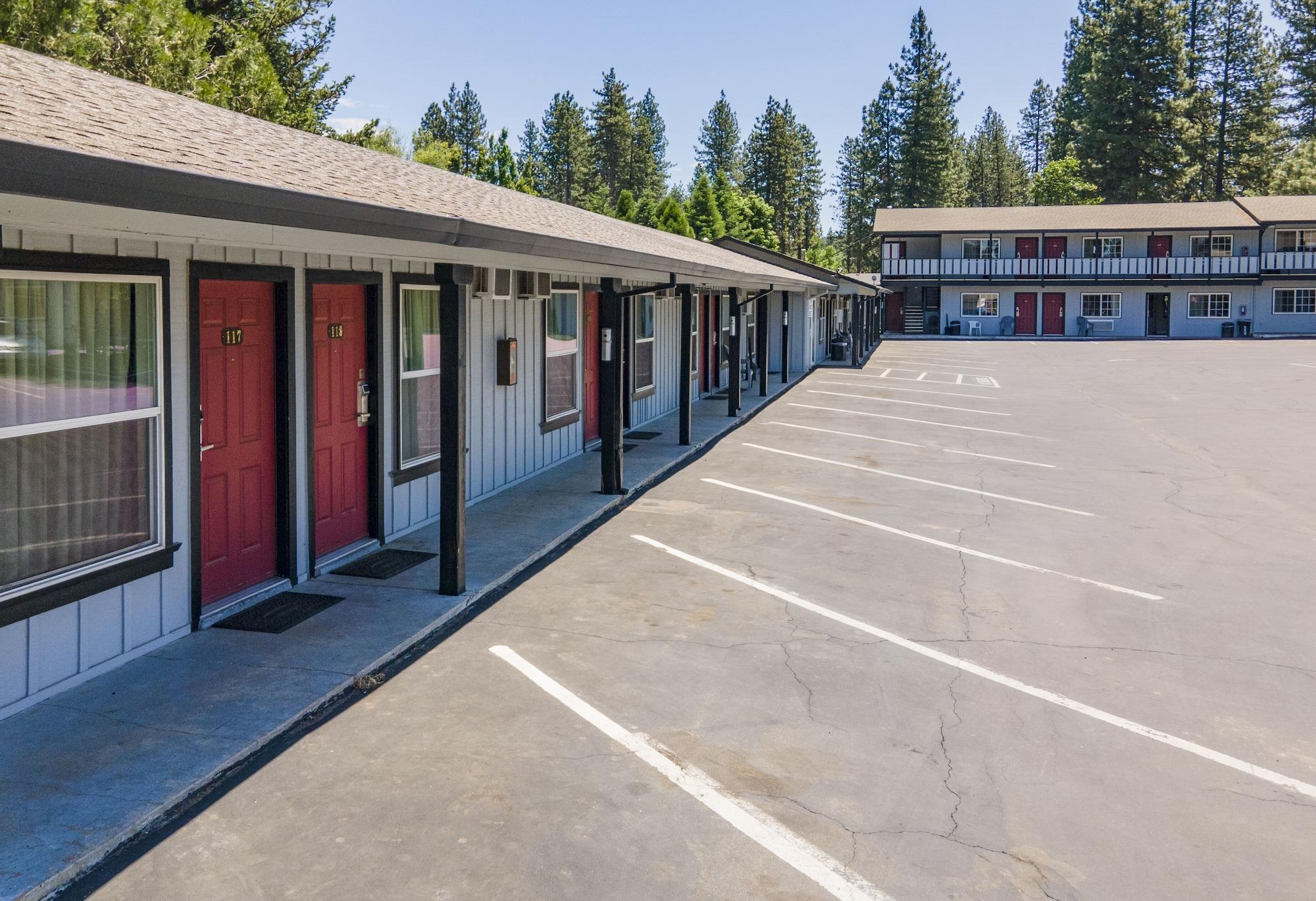 Vista Exterior Charm Motel & Suites