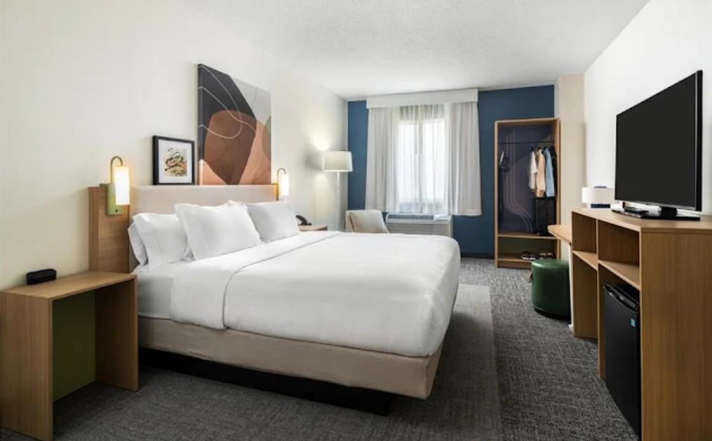 Vista Exterior Spark by Hilton Ann Arbor South