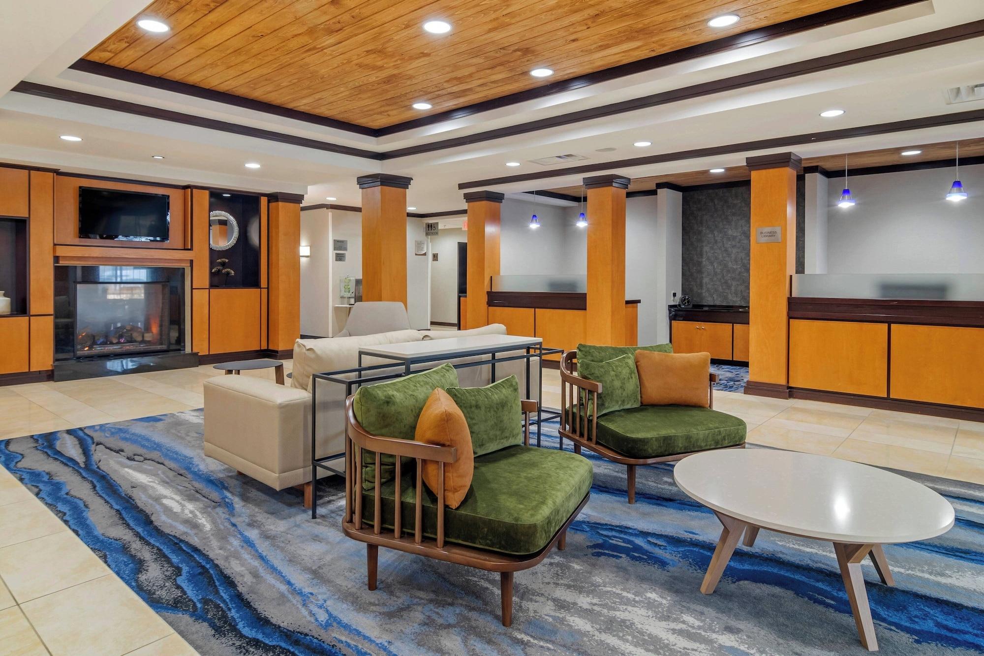 Vista Lobby Fairfield Inn & Suites by Marriott Commerce