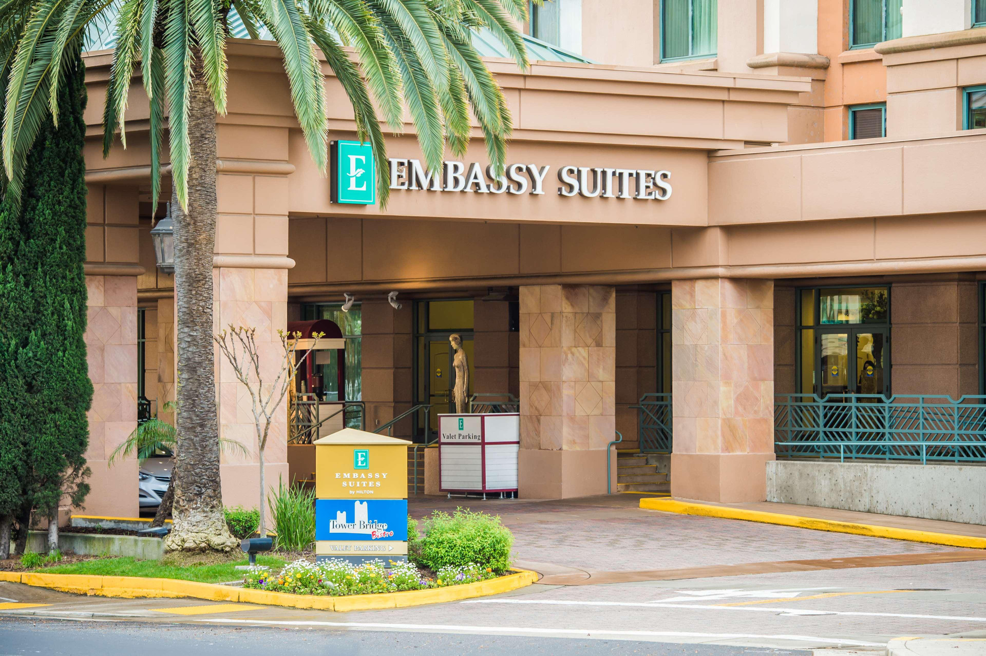 Vista Exterior Embassy Suites by Hilton Sacramento Riverfront Promenade