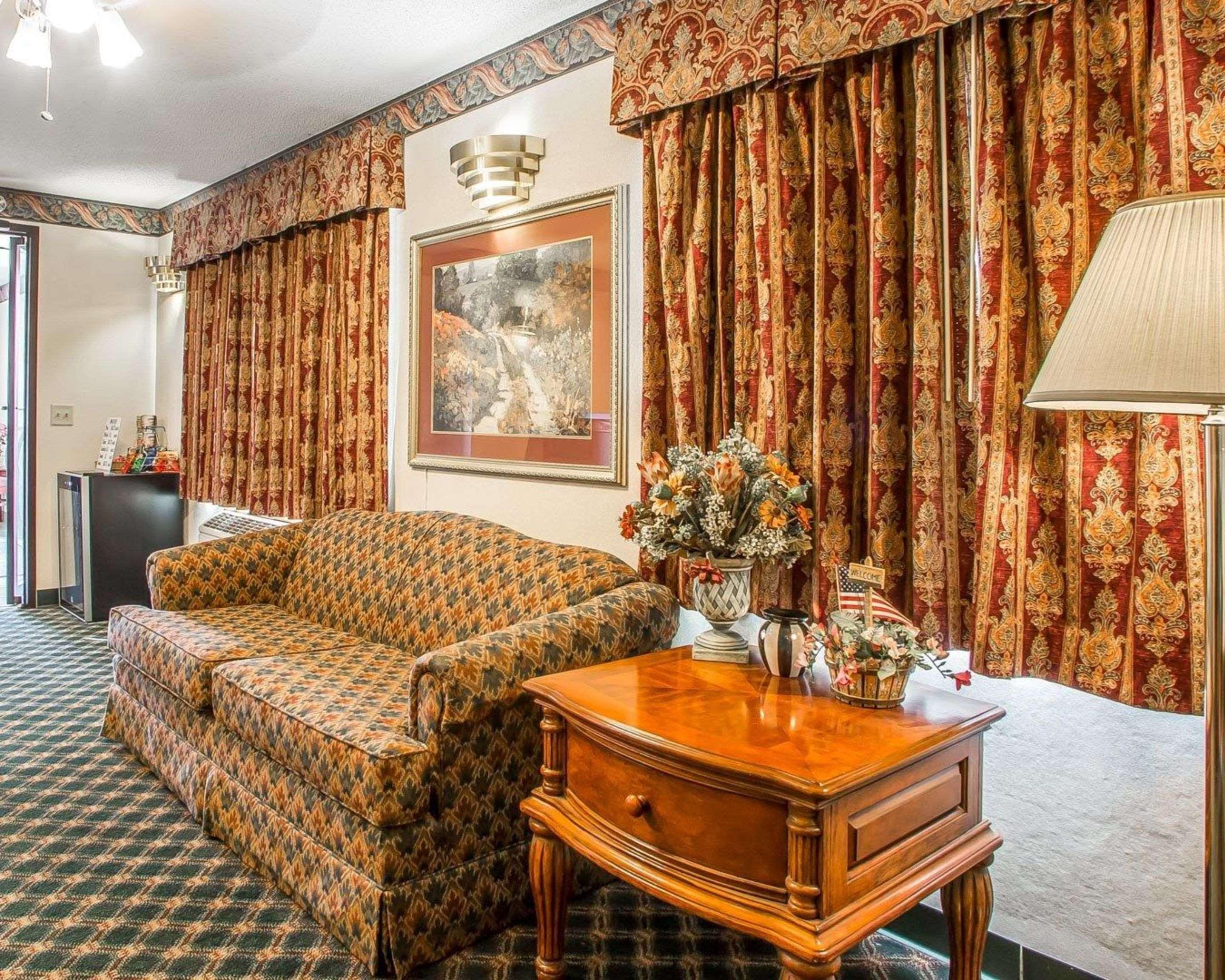 Vista Lobby Rodeway Inn