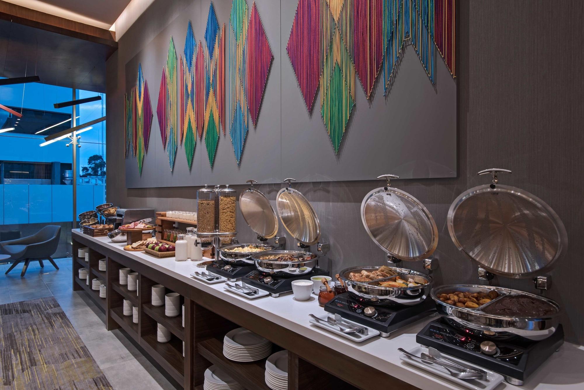 Restaurant Courtyard by Marriott Guatemala City