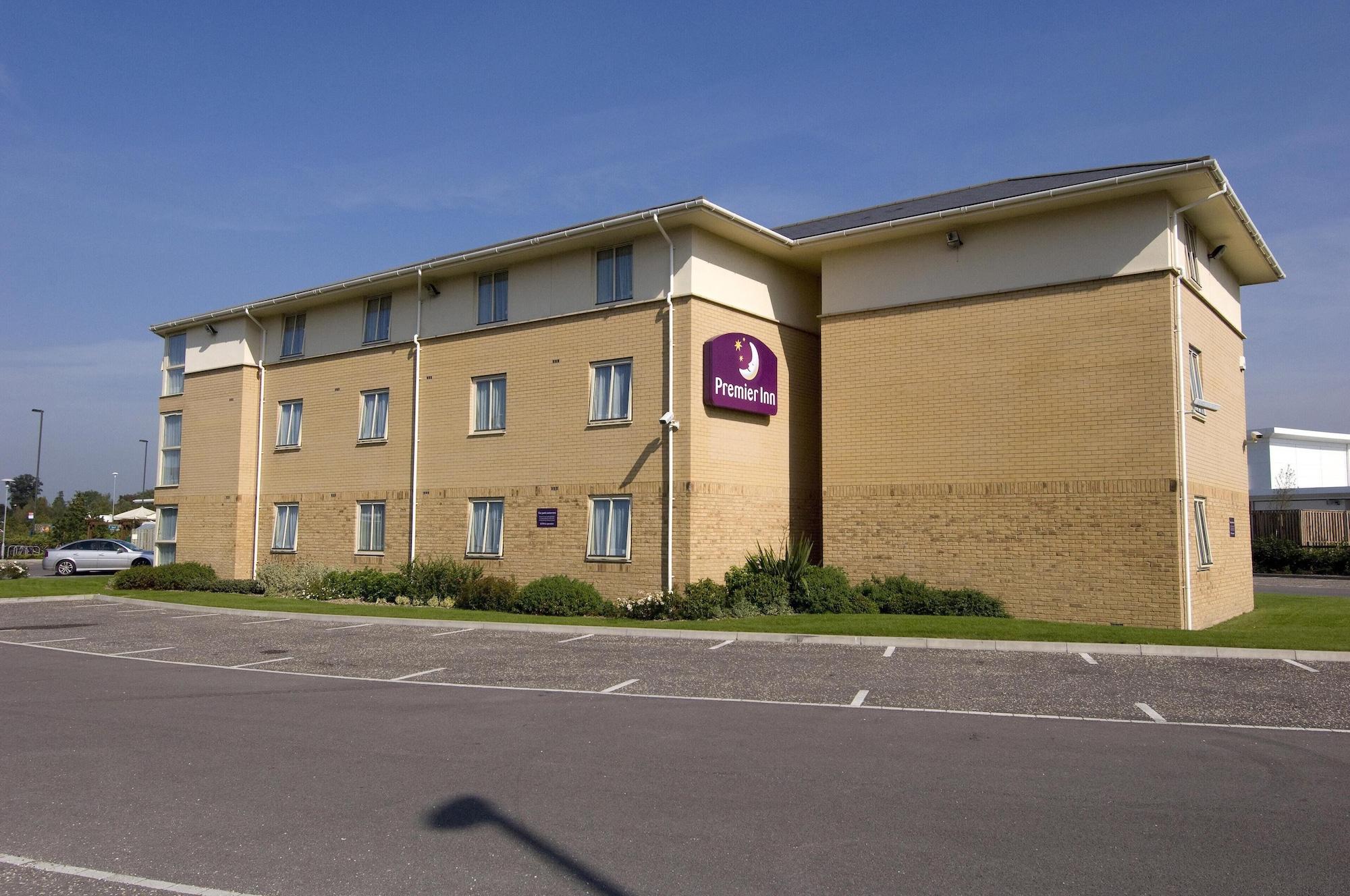 Vista Exterior Premier Inn Gloucester Business Park